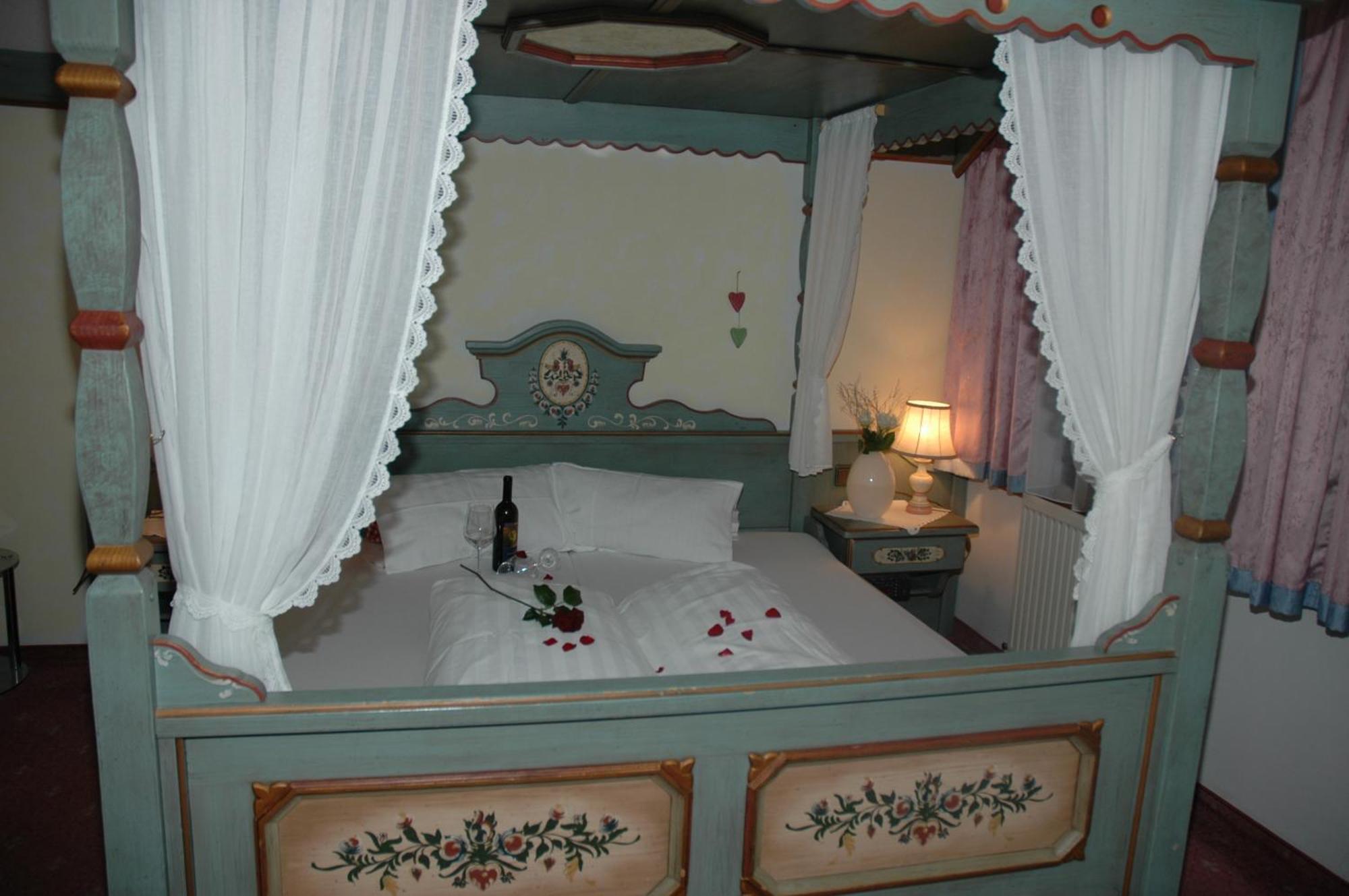 Hotel Gasthaus Schwarzenstein กินสลิง ภายนอก รูปภาพ